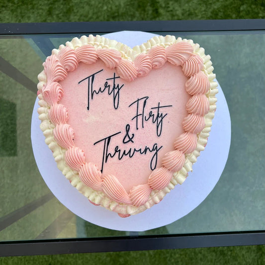 The Art of Creating a Customized Vintage Cake