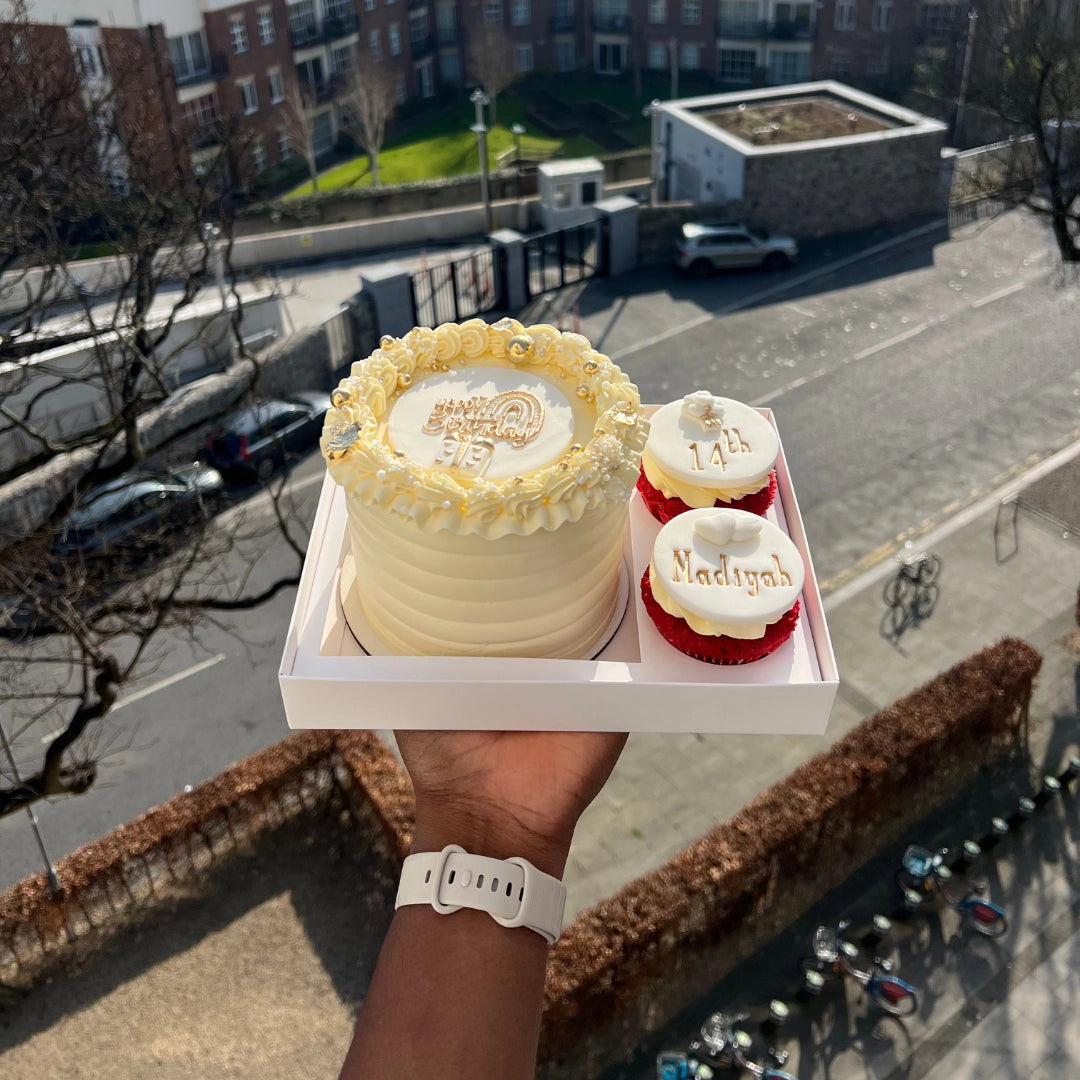 CREAM BENTO CAKE WITH 2 CUPCAKES