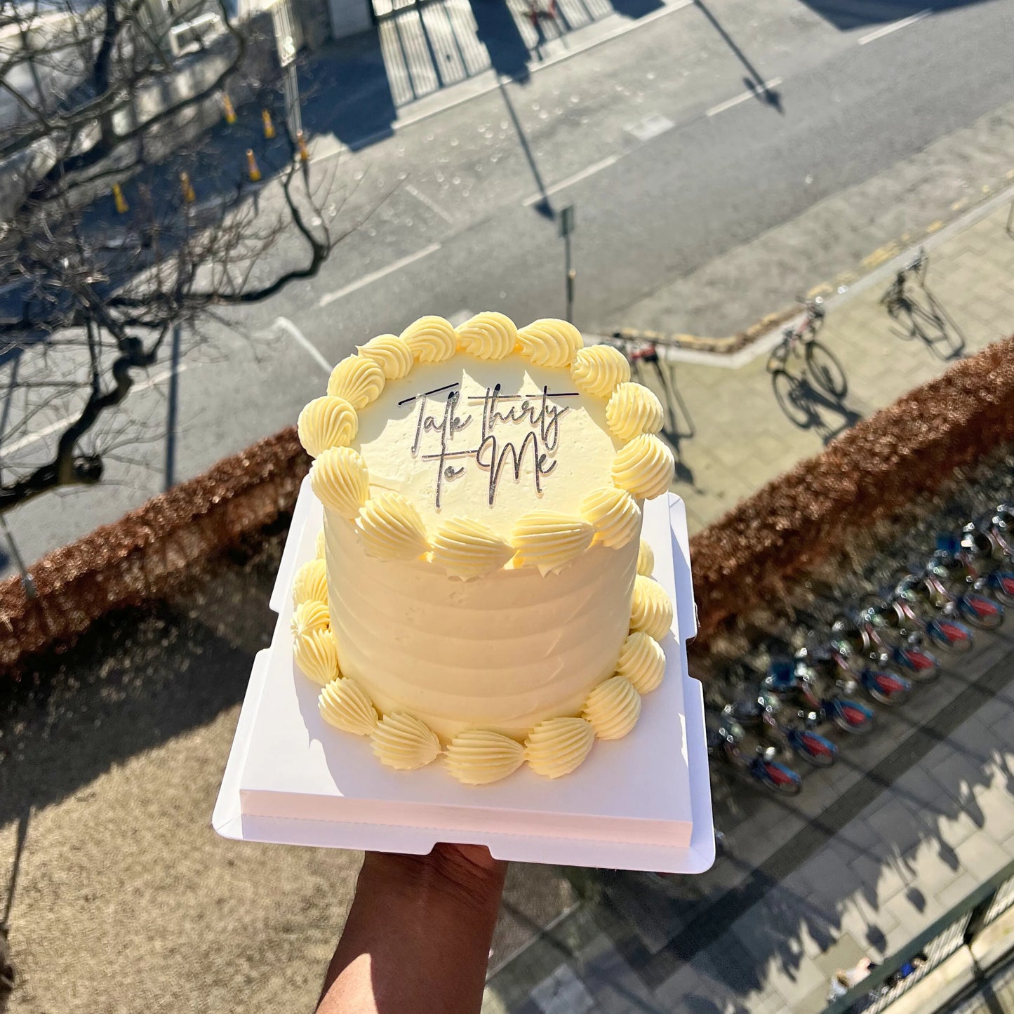 CUSTOM MINI BUTTERCREAM CAKE