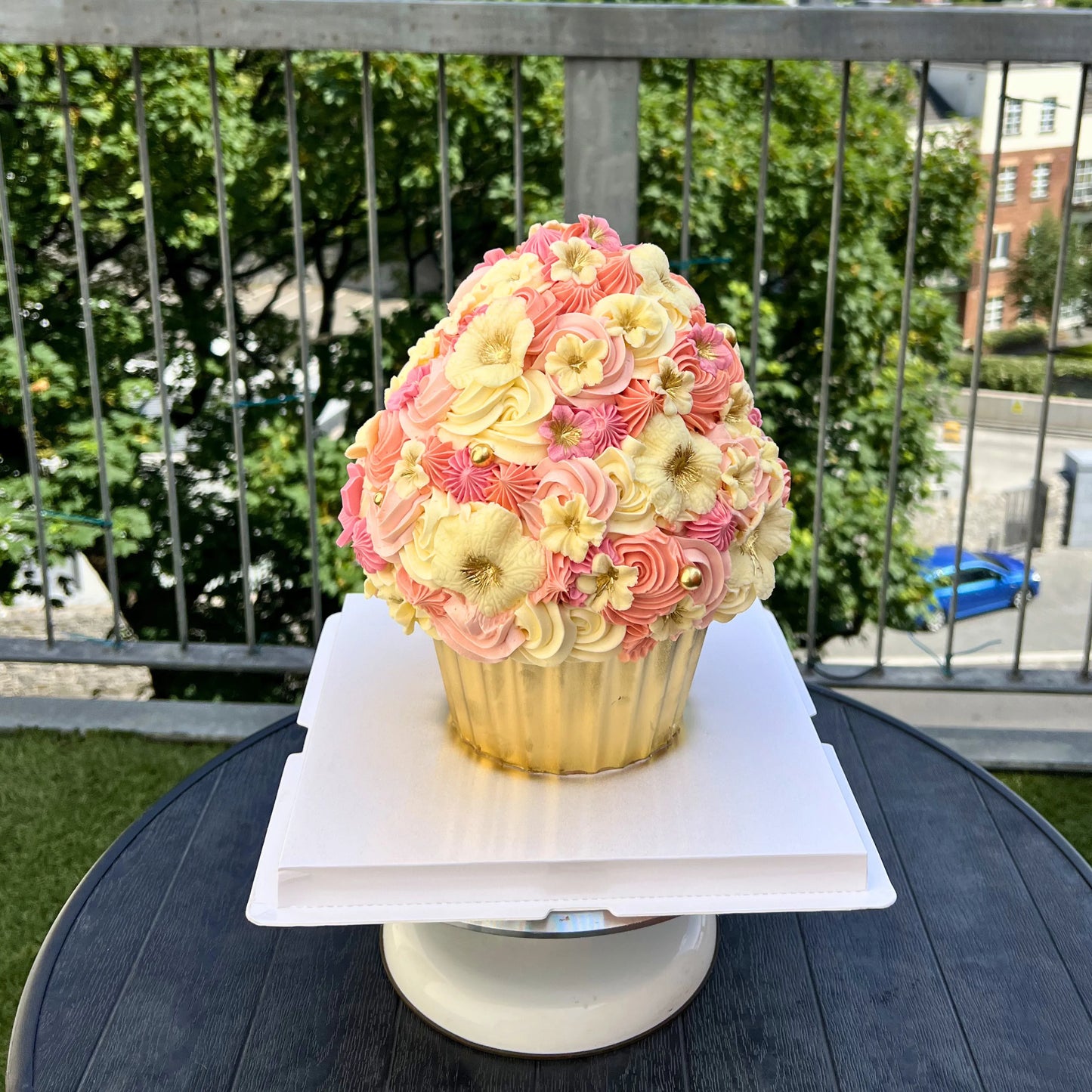 GIANT CUPCAKE