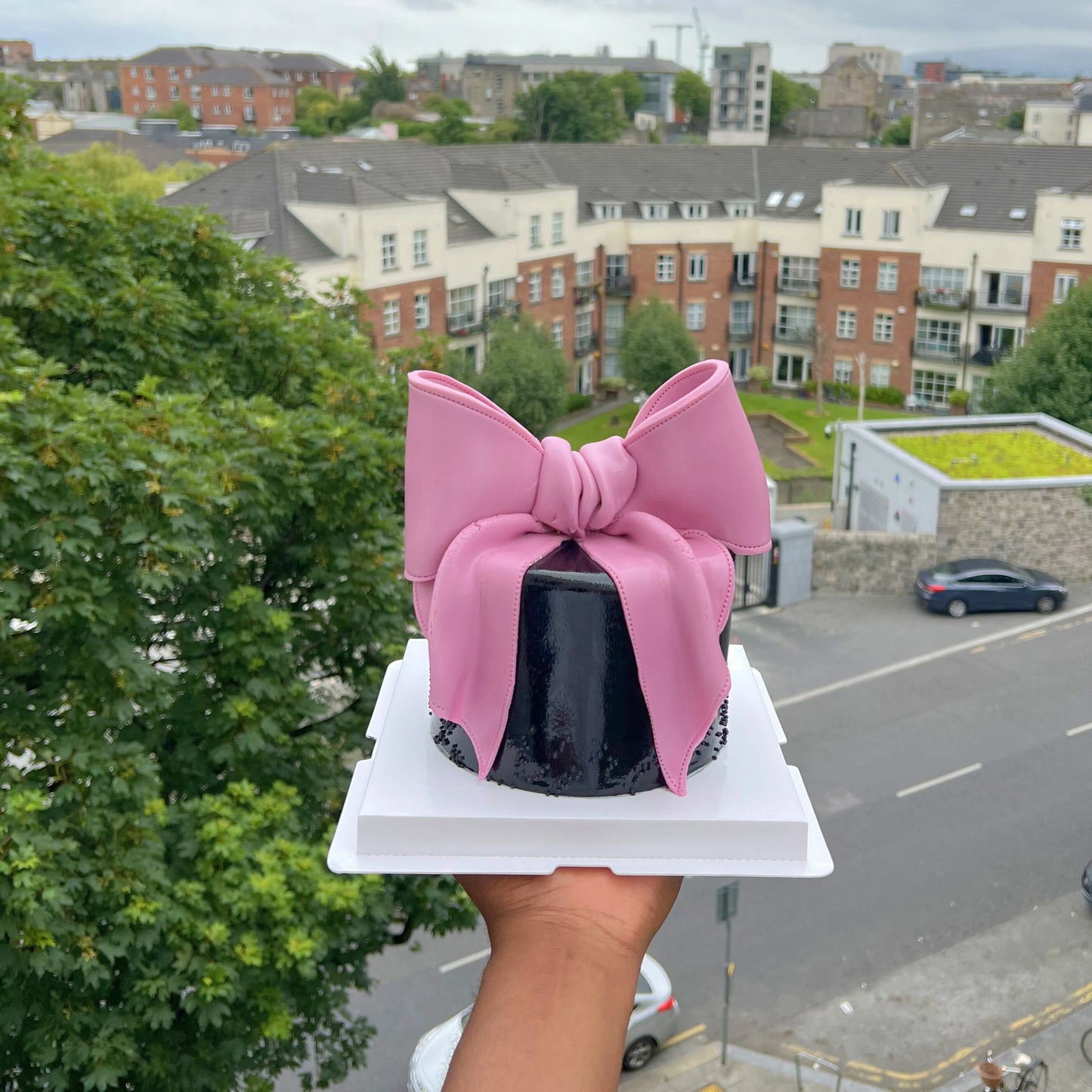 ELEGANT COQUETTE BOW CAKE