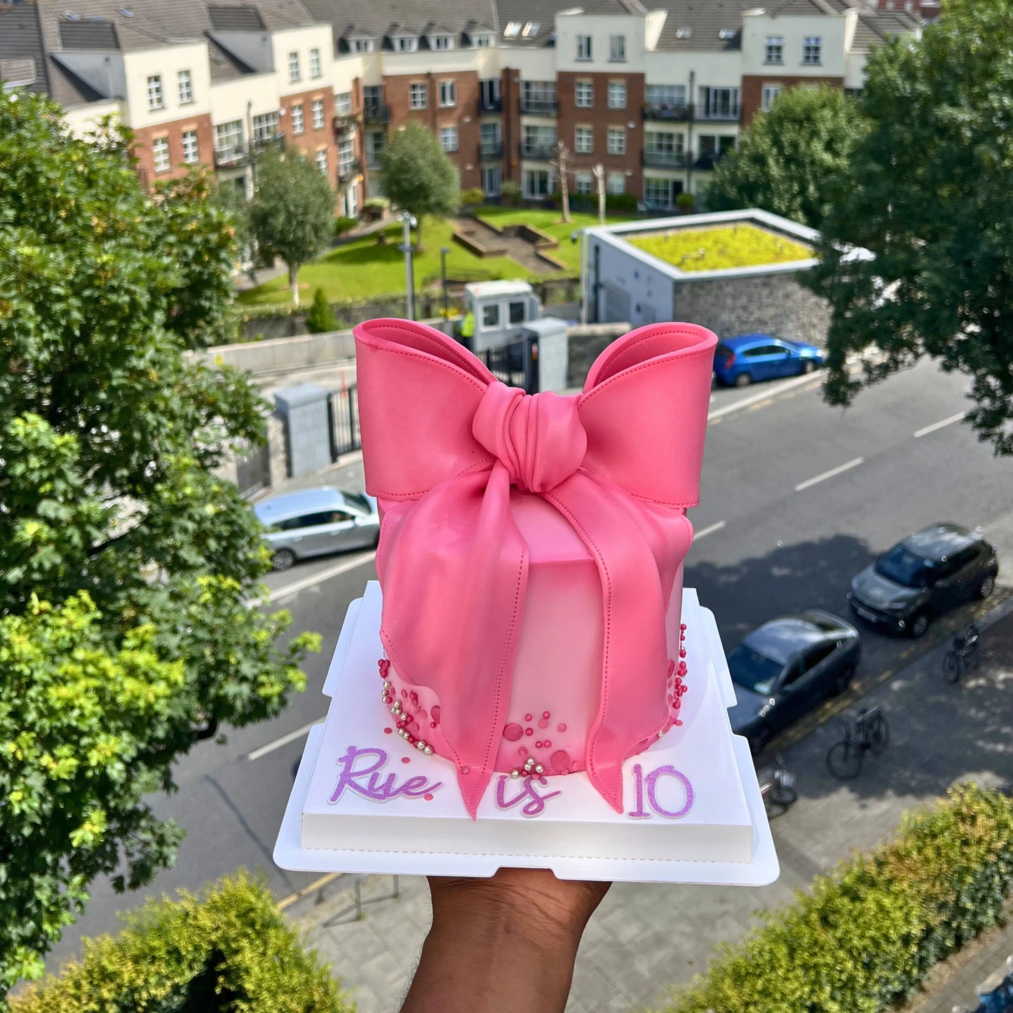 ELEGANT COQUETTE BOW CAKE