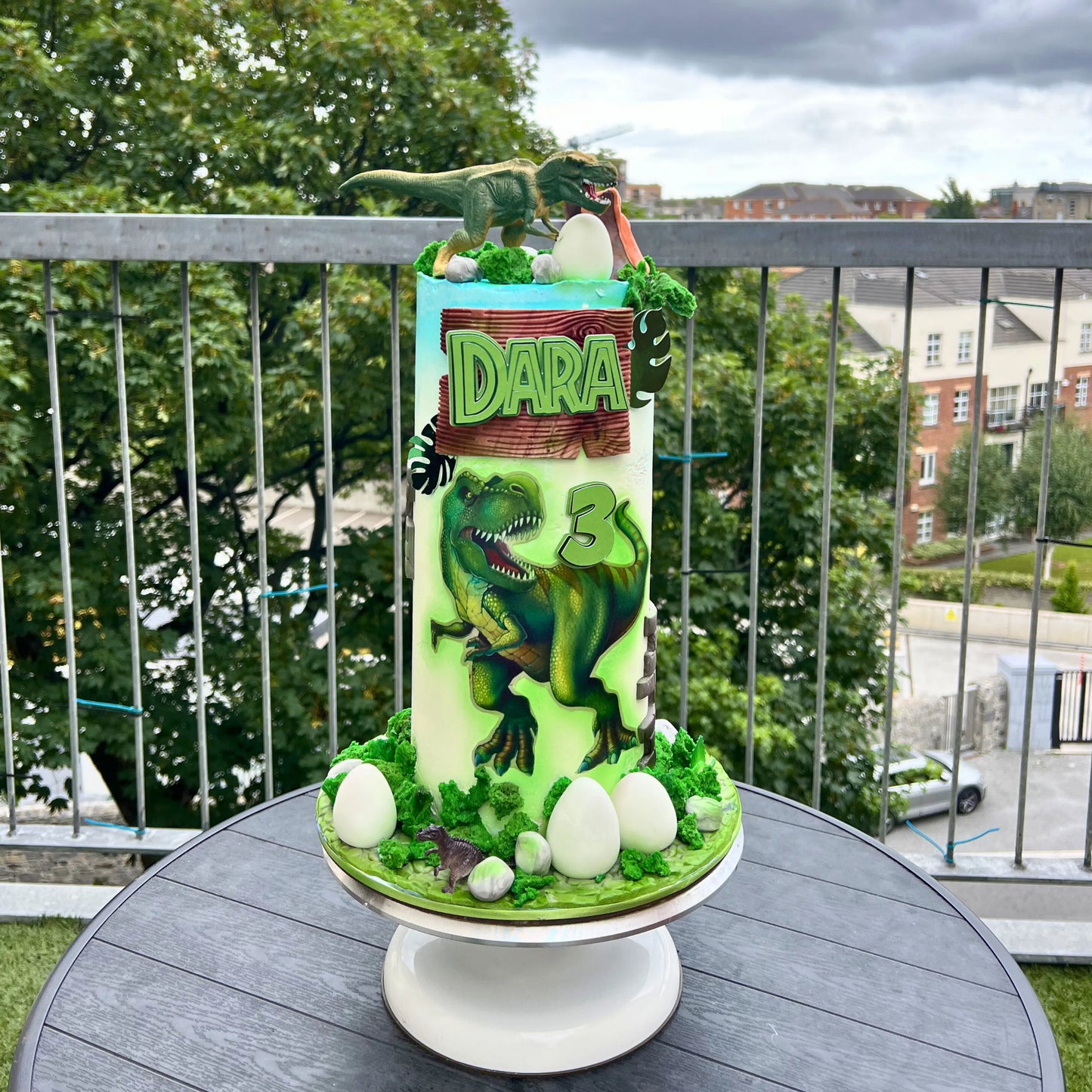 CREATE YOUR KID'S CAKE