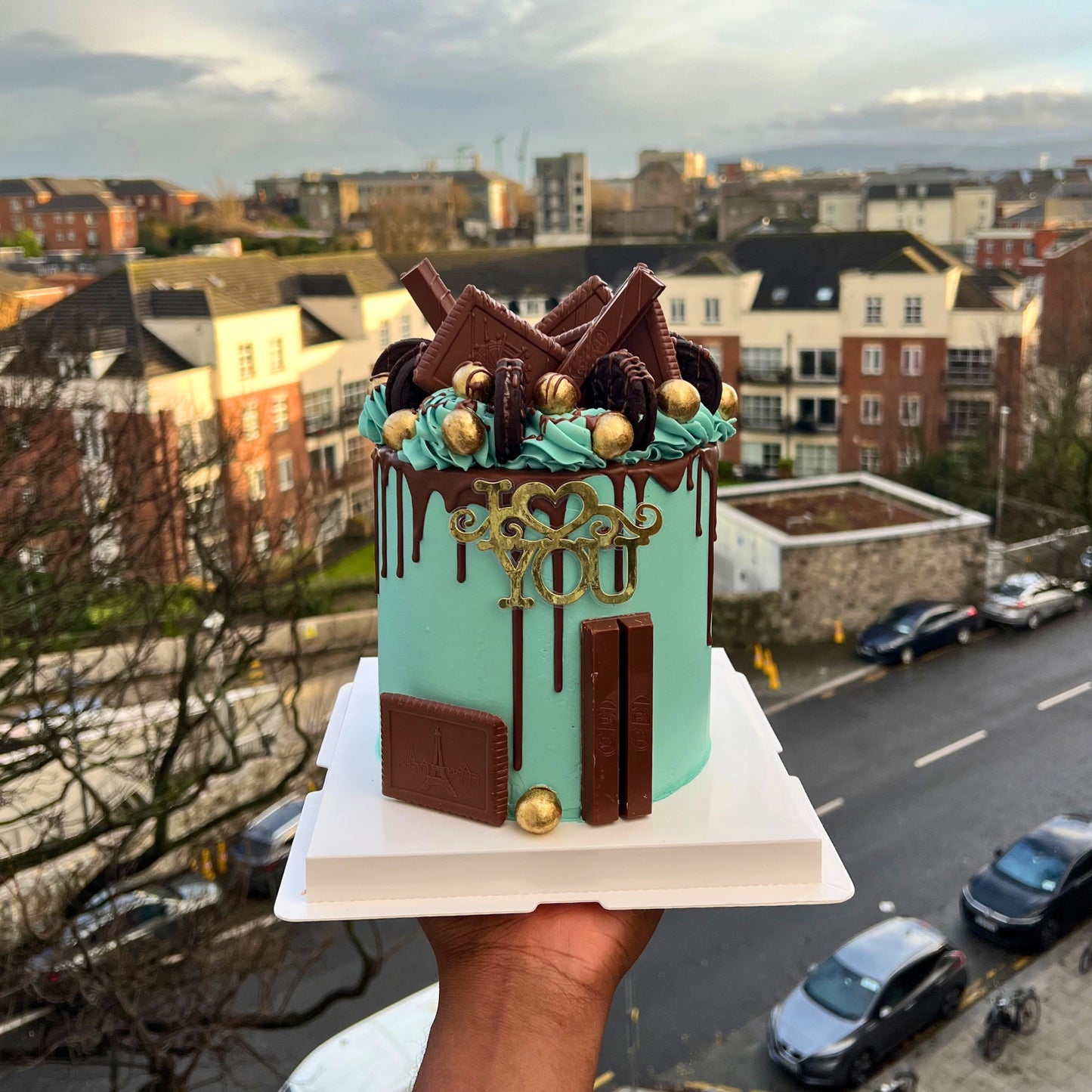 BUTTERCREAM CHOCOLATE DRIP CAKE