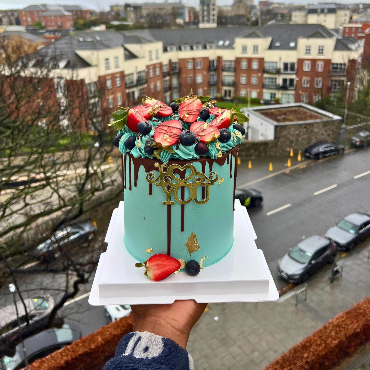 BUTTERCREAM CHOCOLATE DRIP CAKE