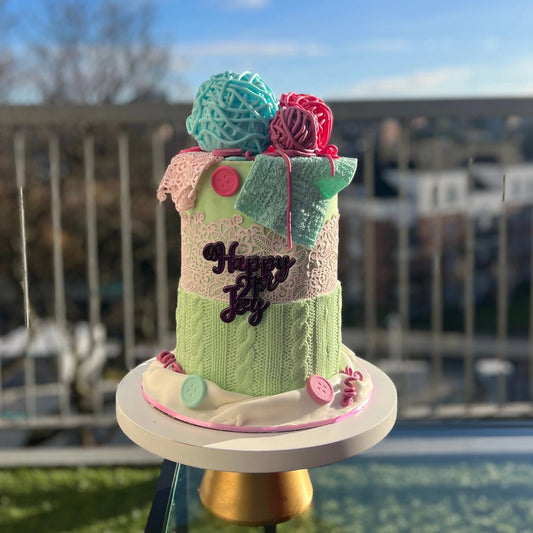 KNITTING CAKE WITH BUTTONS AND YARN